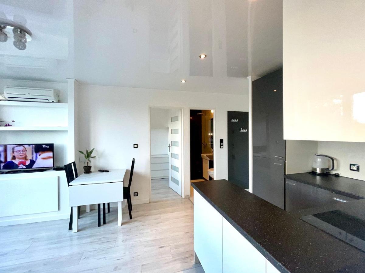 Sasi - Cozy Apartment For 6 People In Centre Warsawa Bagian luar foto