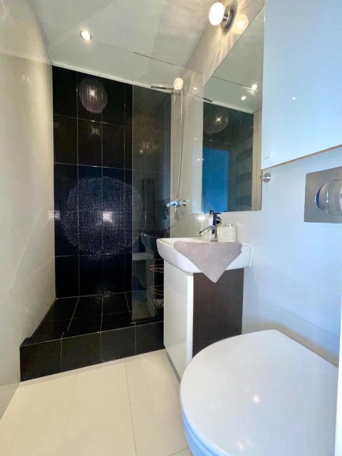 Sasi - Cozy Apartment For 6 People In Centre Warsawa Bagian luar foto